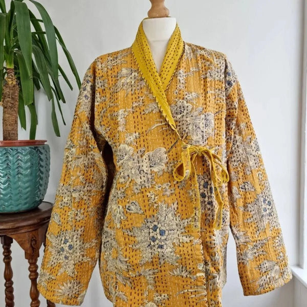 Kort patchwork jakke med Kanthasøm - Mustard Yellow - Essential Designs London - glott.no