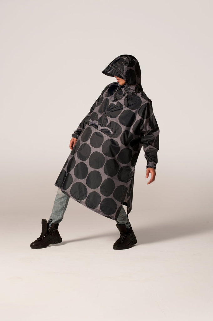 Black Polka Poncho, Regnponcho - Rainkiss - glott.no