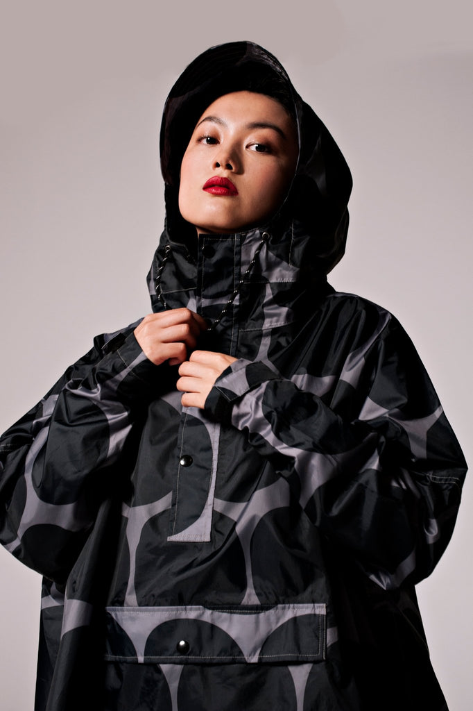 Black Polka Poncho, Regnponcho - Rainkiss - glott.no