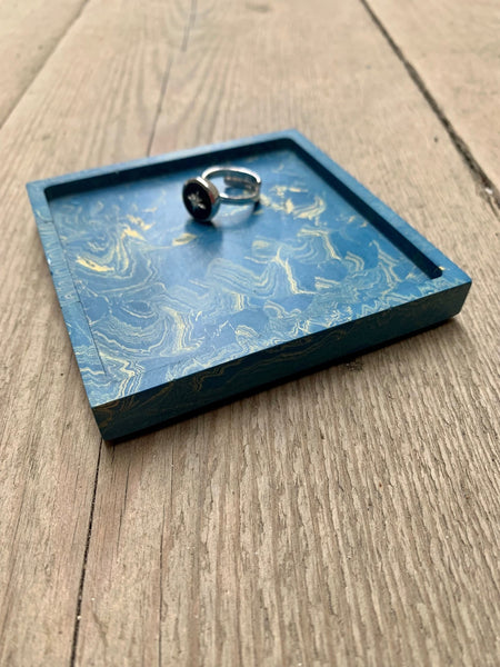 Square Tray - Mørkeblå & gull - Pois Adoro - glott.no